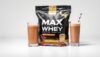 Embalagem do Whey Protein Max Titanium 1kg sabor chocolate com um shake preparado ao lado