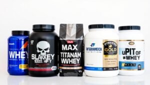 Os 6 melhores whey protein de 2025 organizados lado a lado mostrando as embalagens dos produtos
